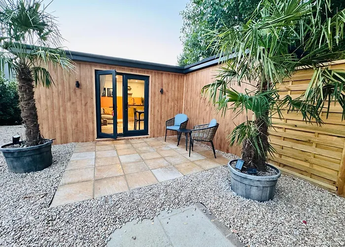 The Hideout - Private Luxury Cabin Near The Sea With Garden Area, Sea Views And Parking