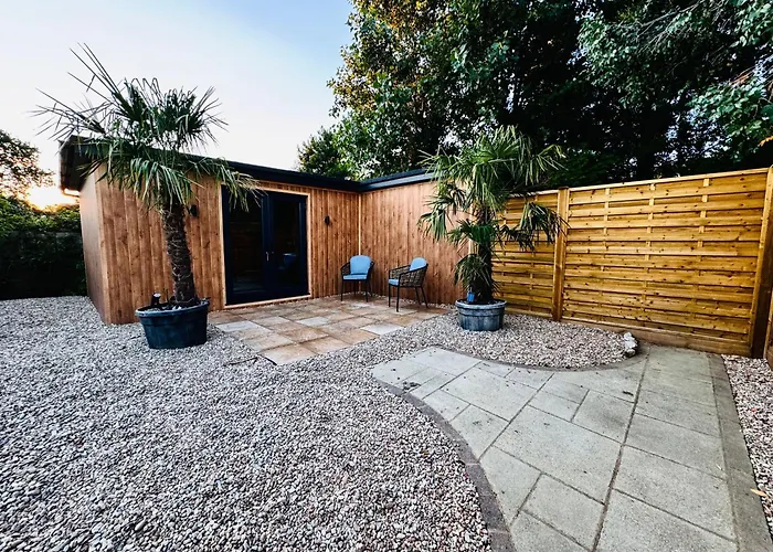 The Hideout - Private Luxury Cabin Near The Sea With Garden Area, Sea Views And Parking