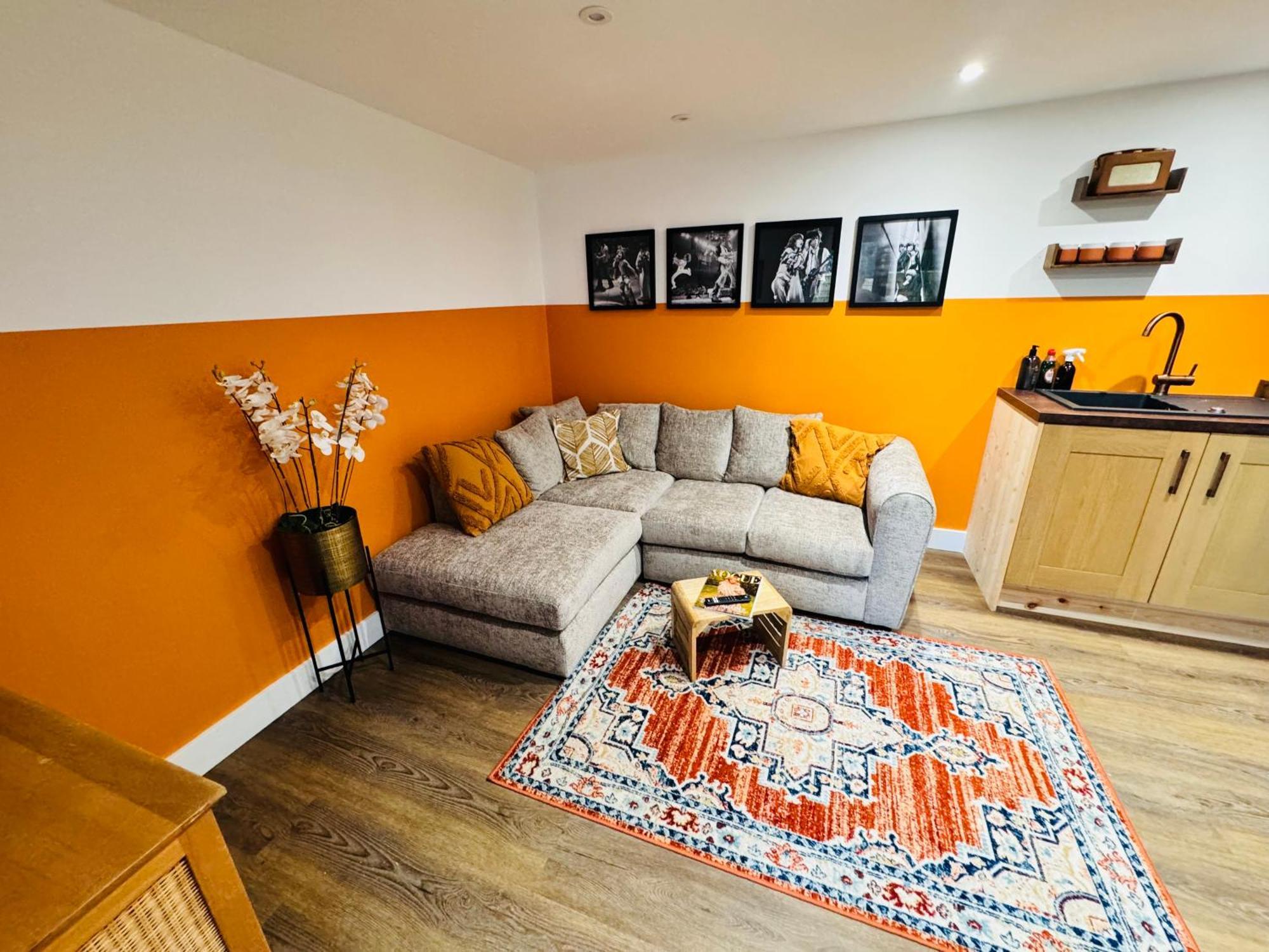 The Hideout - Private Luxury Near The Sea With Garden Area, Sea Views And Parking